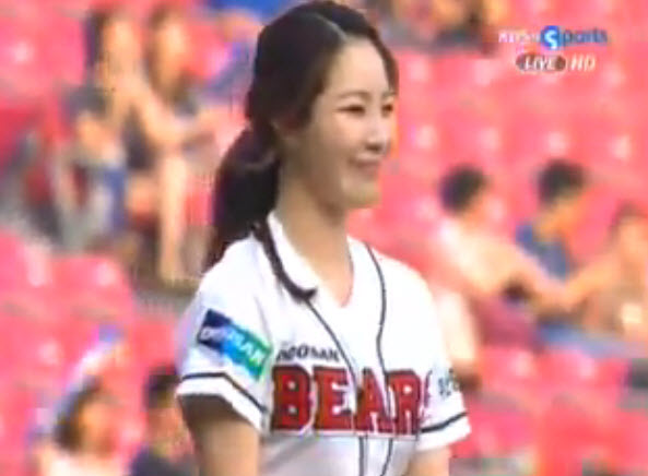 Shin Soo-Ji Pitch Must Watch Amazing Video ~ ShowbizNest