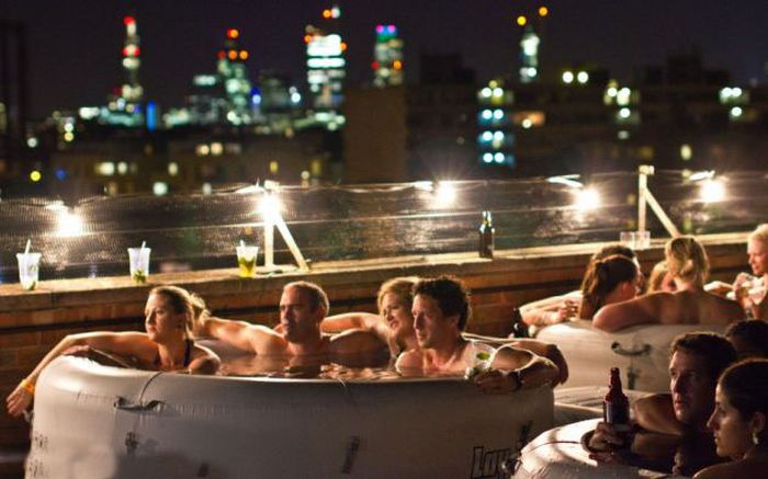 hot_tub_cinema_06.jpg