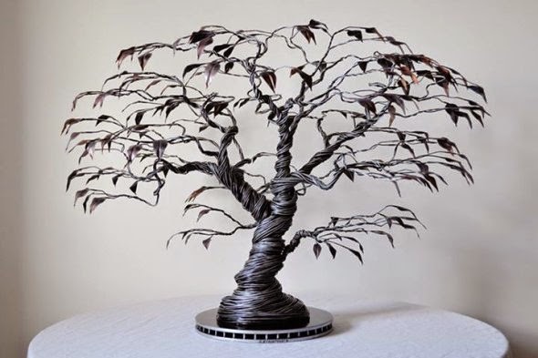 As incríveis esculturas de arame com mulheres, anjos e árvores de Richard Stainthorp Richard Stainthorp esculturas arame metal mulheres árvores anjas sensuais beleza