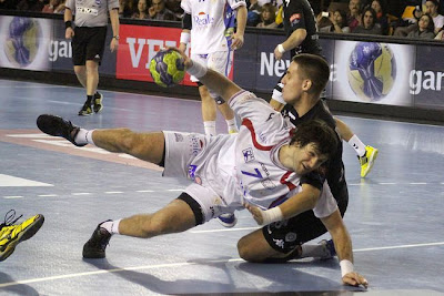 Carou - Ademar vs Partizan (Foto Peio García) | Mundohandball