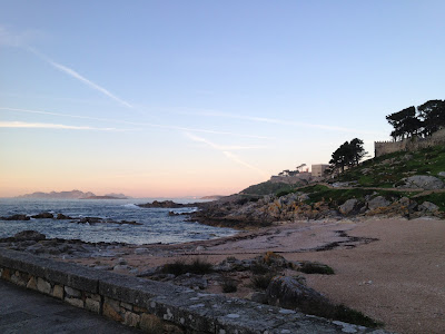 Another view of the Parador with a glimpse of the Islas Cíes and the open sea