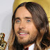 Veja Jared Leto de cabelo e barba cortada para interpretar o Coringa