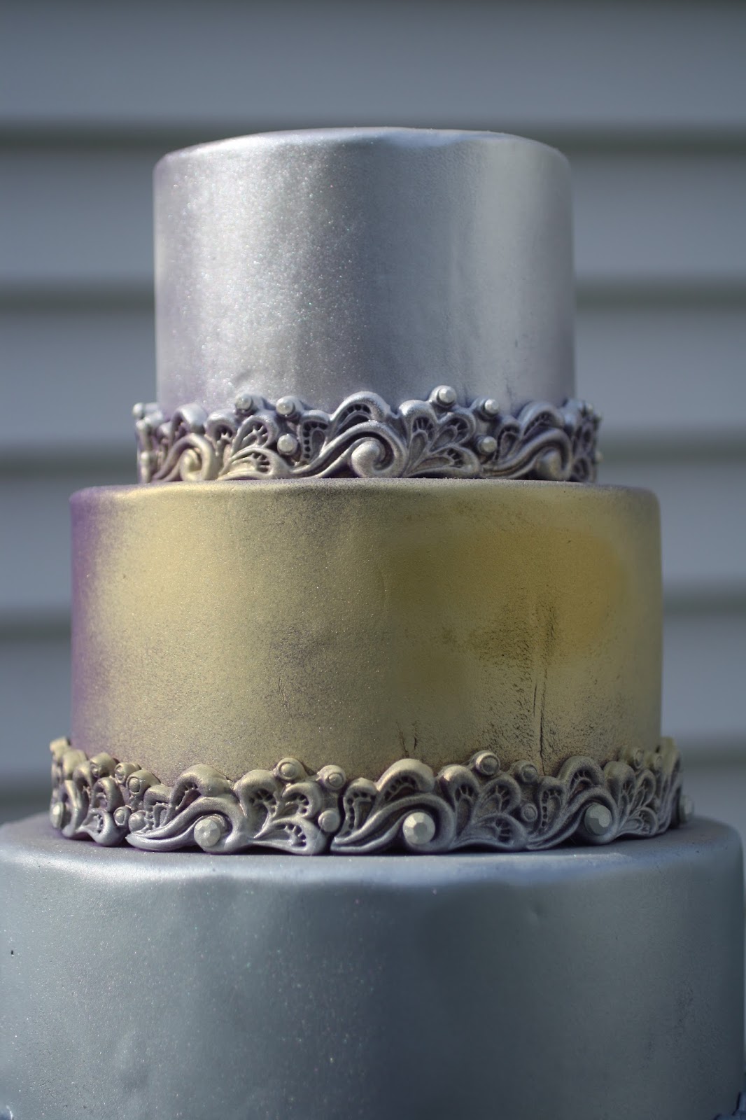 A Cake To Remember VA: Metallic and Pearl Luster Sprays Review