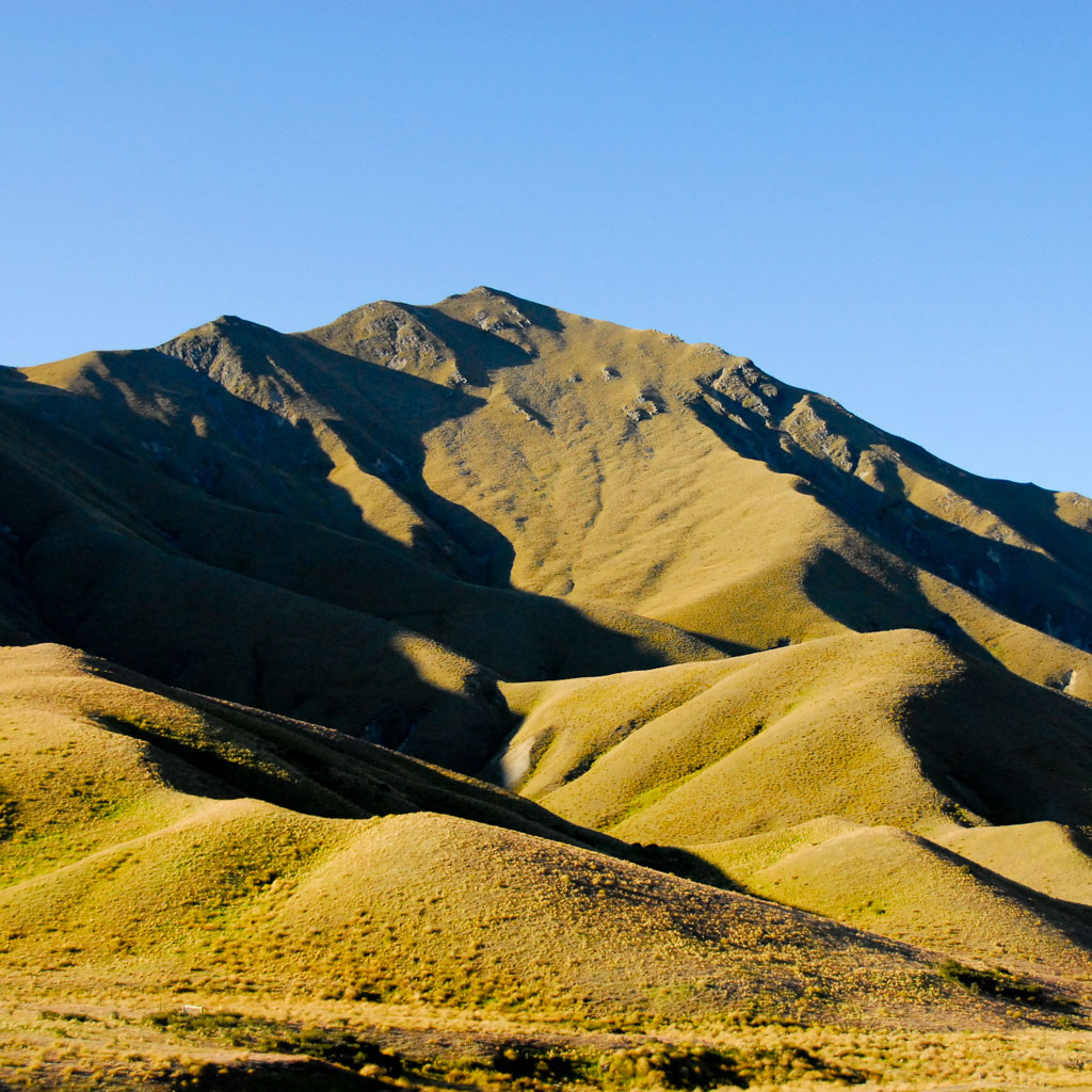 http://4.bp.blogspot.com/-gzq5LbueWIc/TcEv-FtoRhI/AAAAAAAAAUU/IhTRx5pBITM/s1600/piotr-zurek-mountain-landscape-ipad-wallpaper.jpg