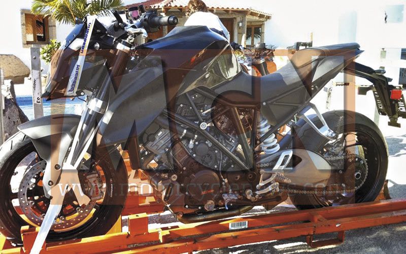 FOTO+ESPIA+KTM+SUPERDUKE+1300+2013_AMM.jpg
