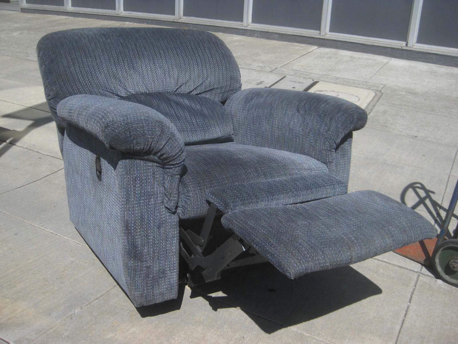 UHURU FURNITURE & COLLECTIBLES SOLD Blue Recliner 40