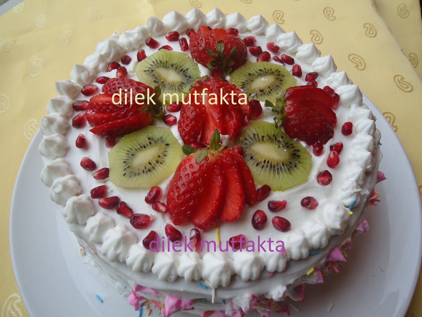 MEYVELİ PASTA