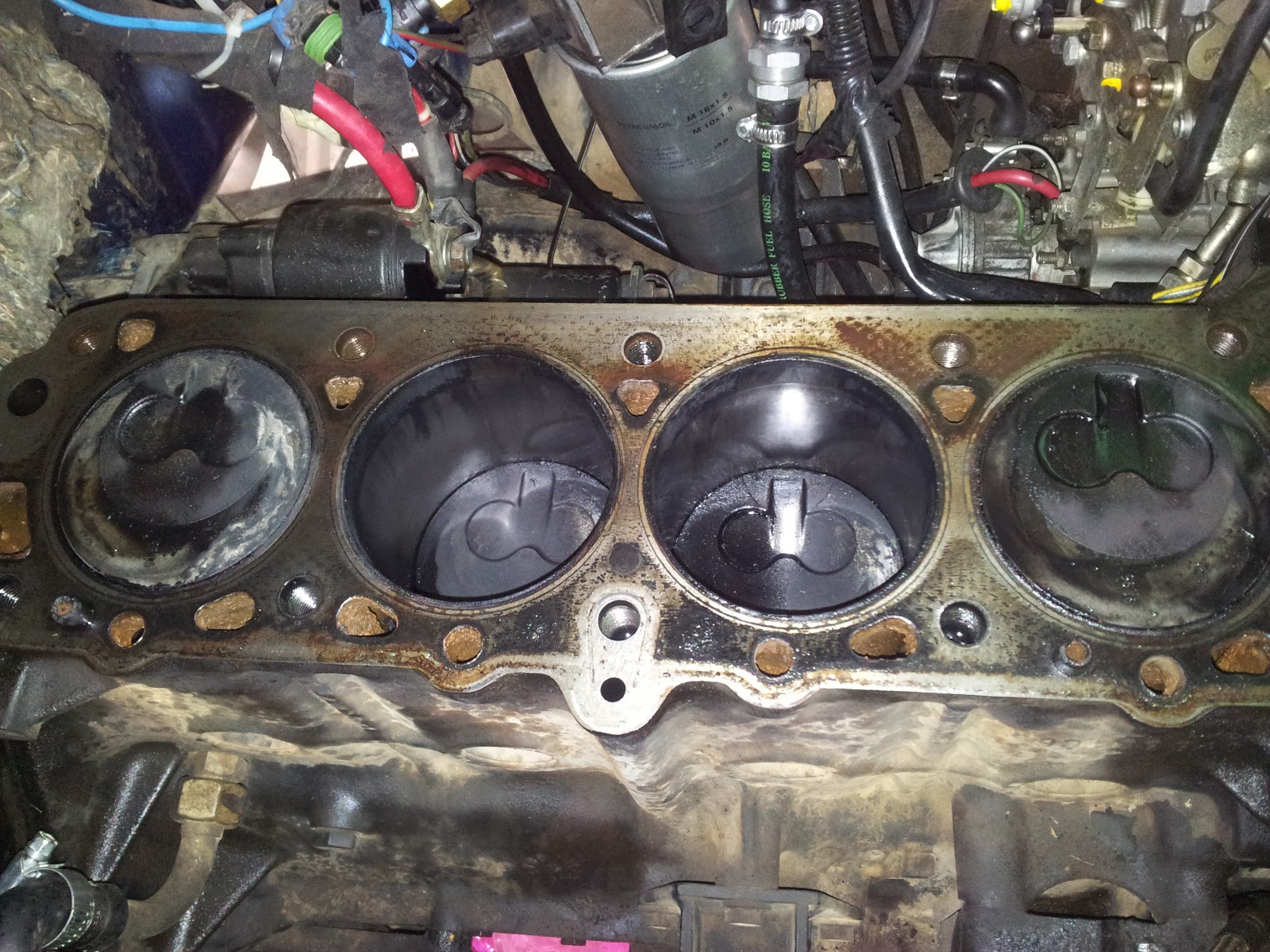 OPEL FRONTERA A BAD HEAD GASKET part 3 ( Removing cylinder head from