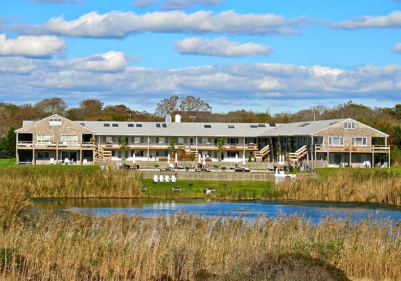 HAMPTONS STYLE AT THE OCEAN DUNES HOTEL