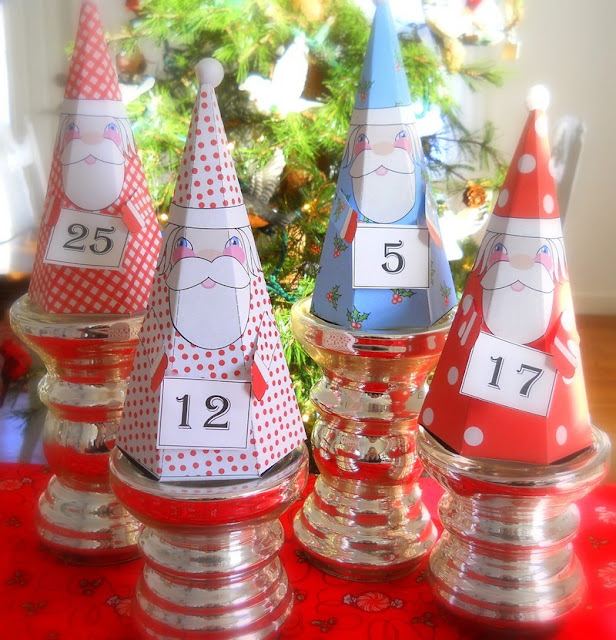 Sweet little Santa Christmas Countdown Boxes || Free Printable Advent Calendars - all you need is a printer, paper, scissors and glue! || The Printable Advent Calendar: Little Christmas Boxes! || Letters from Santa Blog