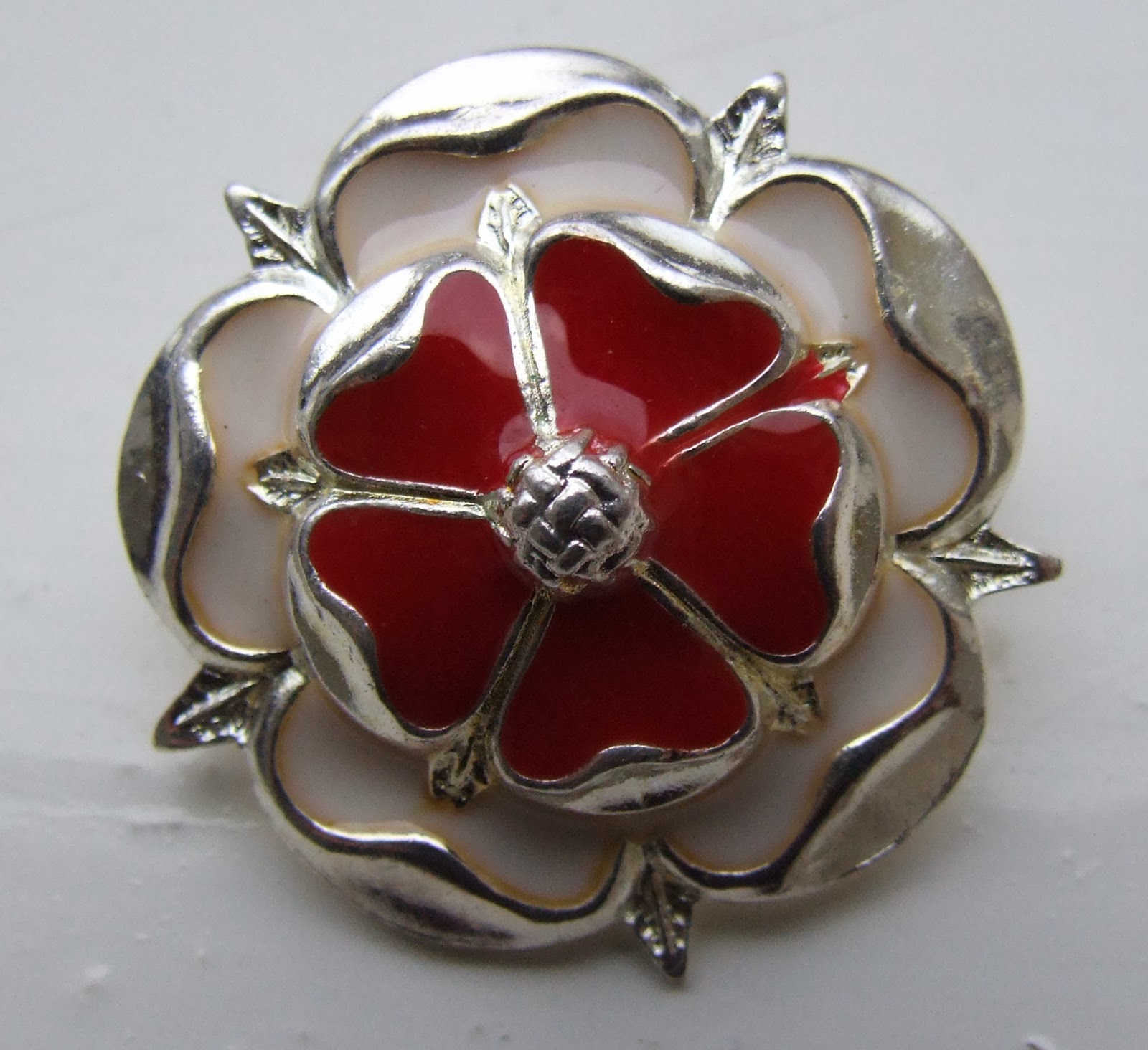 Antique and Vintage Costume Jewellery Vintage Brooches