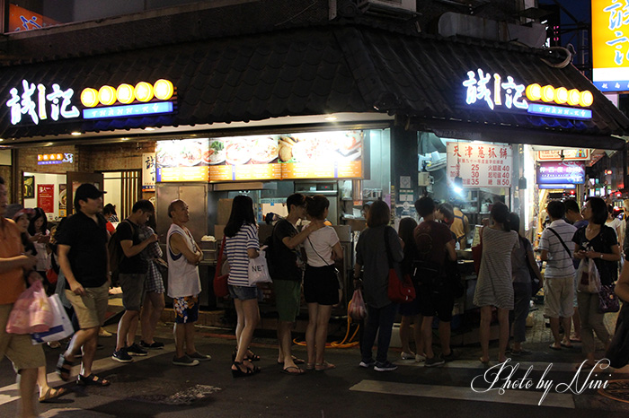 【台北大安區】天津蔥抓餅。永康街排隊美食熱店 【台北大安區】天津蔥抓餅。永康街排隊美食熱店