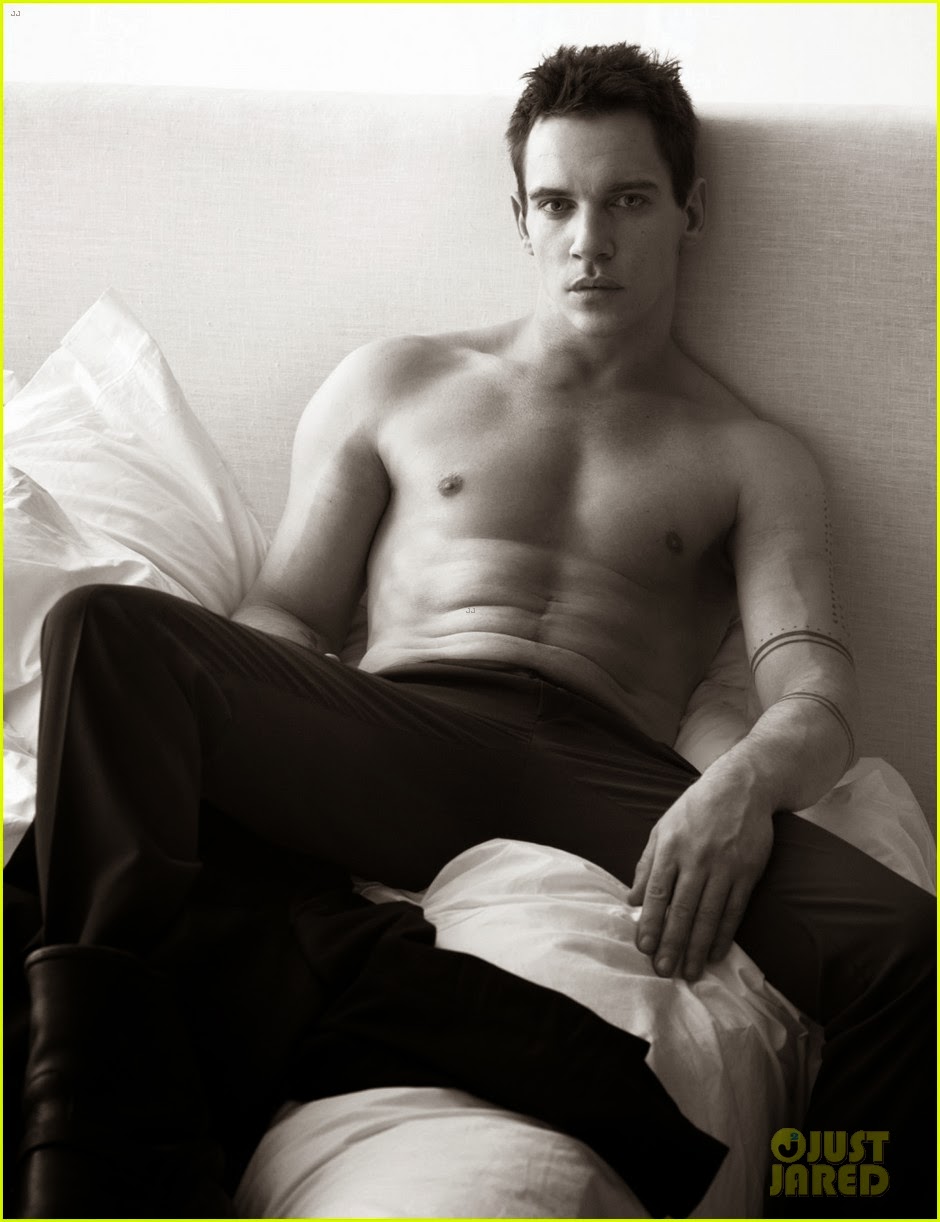 Tom Odell paparazzi shirtless photos