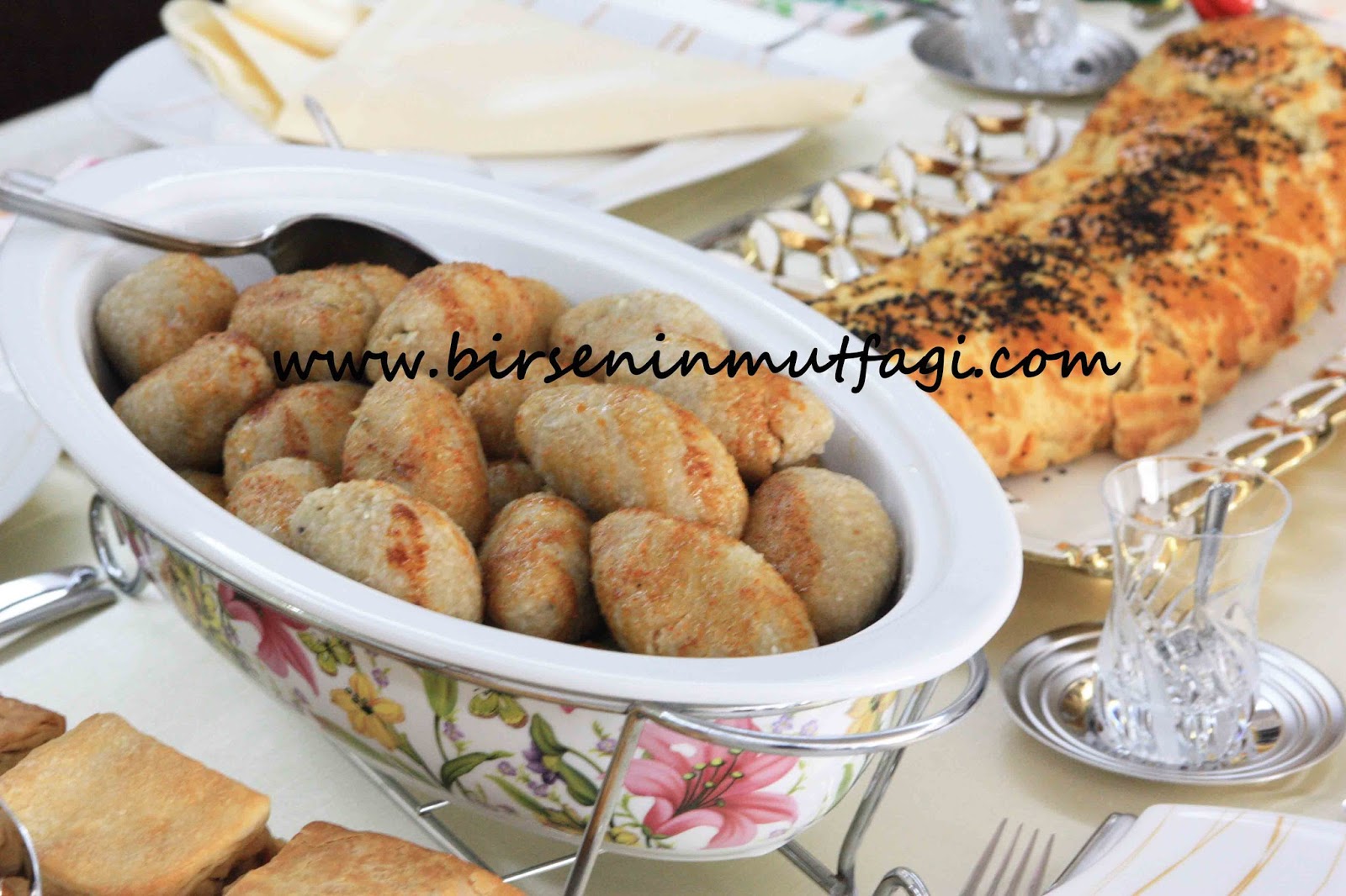 Ispanaklı İçli Köfte Tarifi Ispanaklı İçli Köfte Tarifi