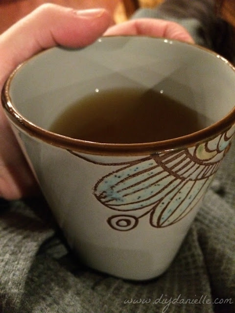 How to make your own hot cinnamon whiskey apple cider with Catch Fire Cinnamon Flavored Whiskey. This is so wonderful mixed drink on a cold winter day. Warm Cinnamon Whiskey Cider Recipe