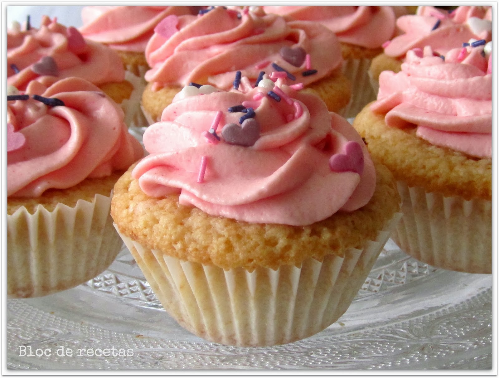 Bloc de recetas Cupcakes de fresa con frosting de nata y queso crema