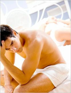 Ele está sem desejo sexual. Como aumentar o tesão? homem sem desejo sexual como aumentar o tesão