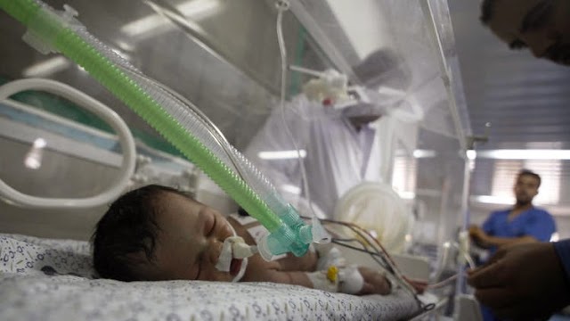 Doktor Menarik Bayi Comel Ini Dari Rahim Ibunya Yang Mati Syahid Di Bumi Gaza
