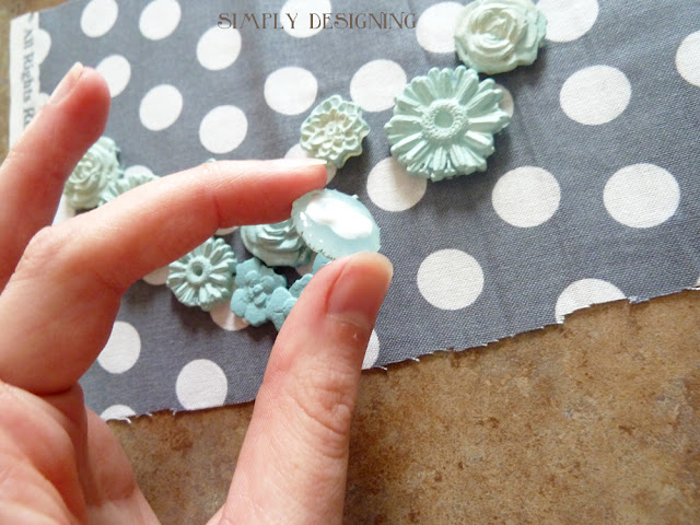 DIY Cabochon Bib Necklace - #ModMelts #spon #diyjewelry #jewelry #cabochon #bibnecklace DIY Cabochon Bib Necklace - #ModMelts #spon #diyjewelry #jewelry #cabochon #bibnecklace