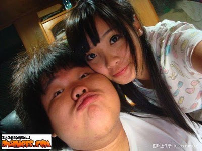 cowok beruntung4 cowok jelek, cowok terjelek, cewek cantik, cewek tercantik, cowok jelek dapat cewek cantik, cowok beruntung