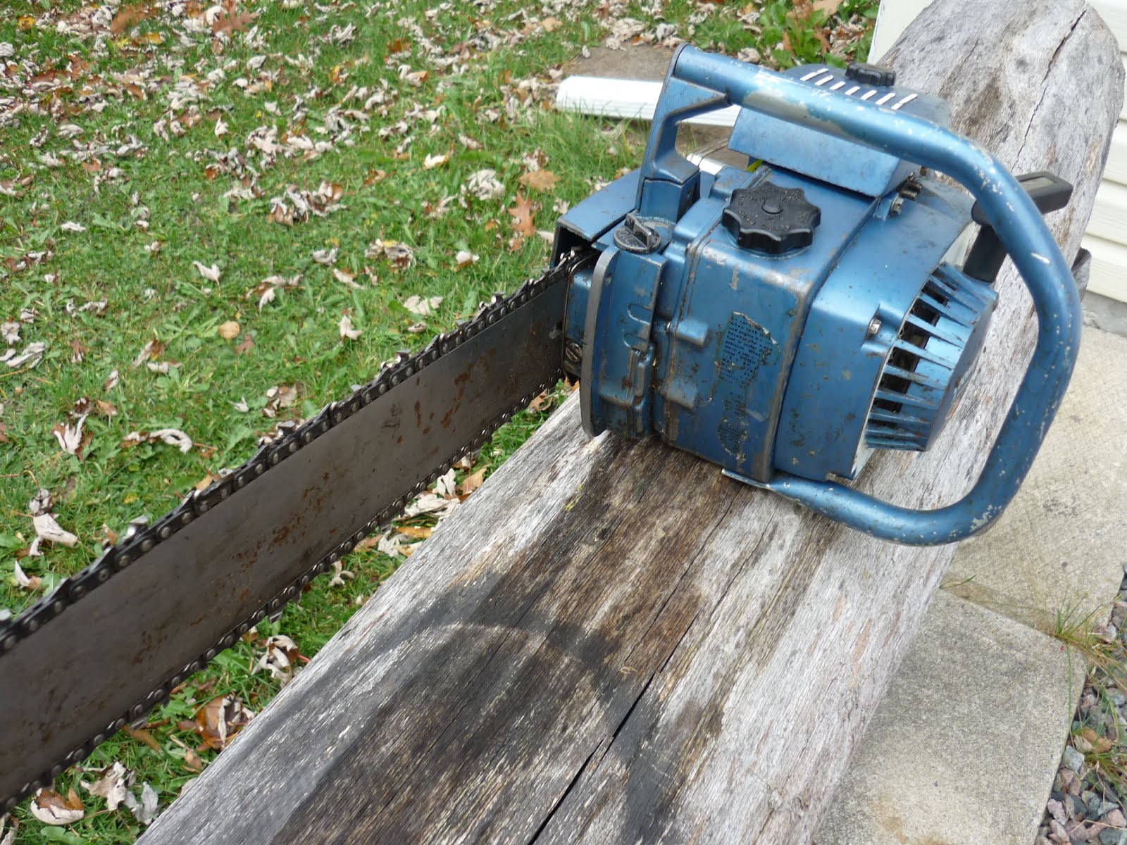 VINTAGE CHAINSAW COLLECTION: HOMELITE GROUP OF SAWS.