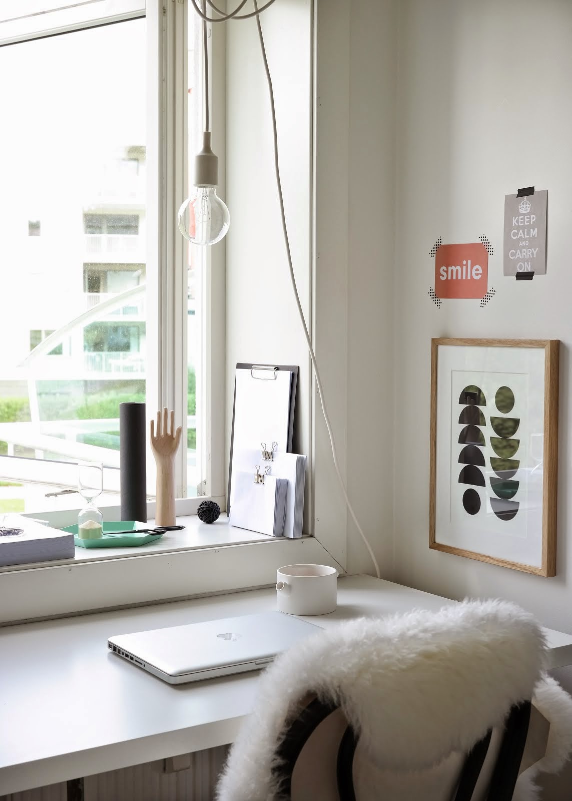 With designs: diy pantone plakat
