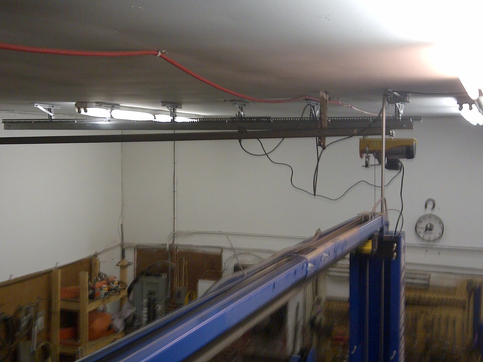Bobs Shop Light duty ceiling hoist on box rail