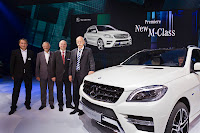 Premiere Mercedes-Benz M-Class Stuttgart Sindelfingen 2011 vlnr. Phillip Schiemer Vice-President Marketing Ulrich Mellinghoff Head of Mercedes-Benz Safety and Develpement Uwe Ernstberger Head of Program Management M-Class Dr. Dieter Zetsche Head of Mercedes-Benz Cars