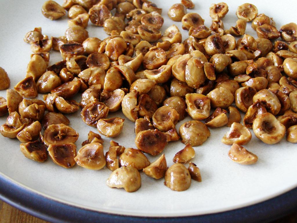 http://4.bp.blogspot.com/-hCVXjwME7JU/ToG95i2_dJI/AAAAAAAACdU/_SjsU5bjKKY/s1600/Frangelico+Candied+Hazelnuts+-+large.jpg