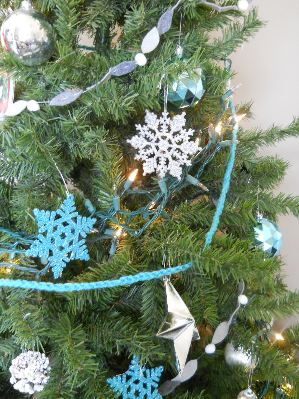 homey home design Christmas Tree Garland