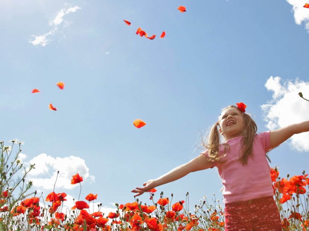 http://4.bp.blogspot.com/-hEdW5gMrr3Q/TbX79CPJGLI/AAAAAAAADaY/HEyTm6j_eBI/s1600/Little_girl_meadow_throwing_poppy_petals_blue_sky_in_background.jpg