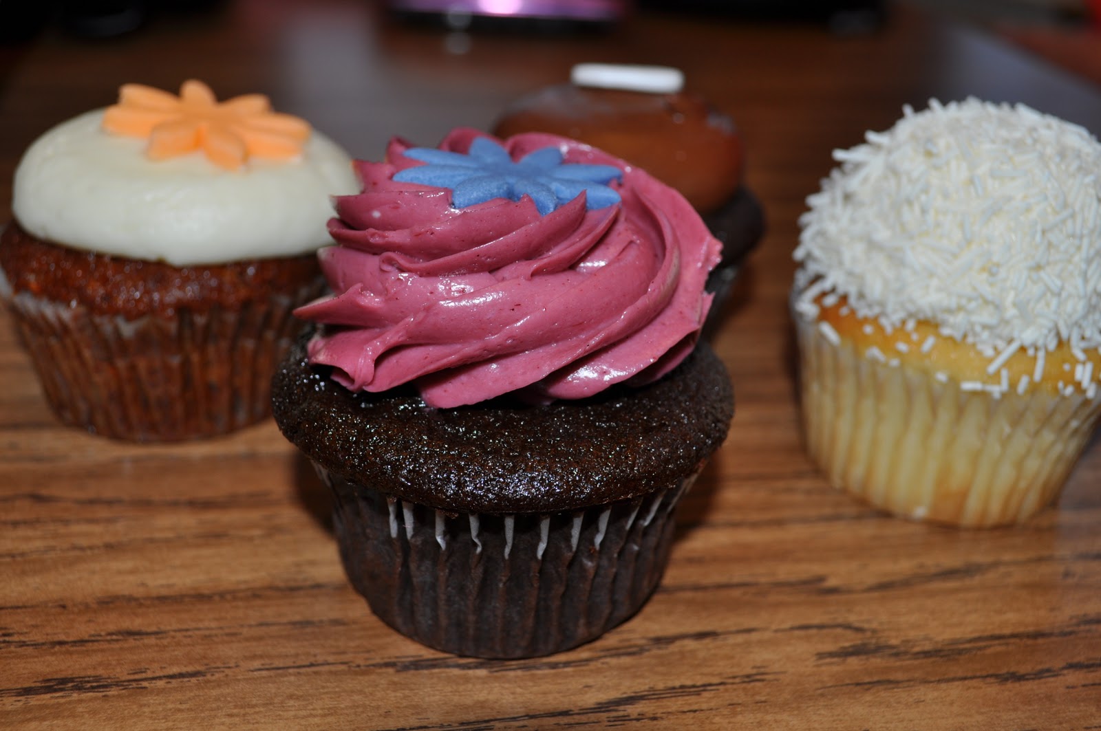 The Girl Loves Cupcakes Kara�s Cupcakes and Sift Cupcake and Dessert Bar