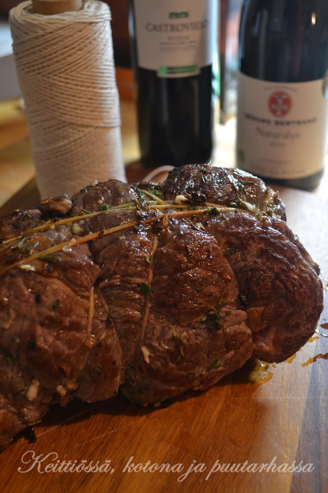 Keittiössä, kotona ja puutarhassa Uunissa paistettu kokonainen