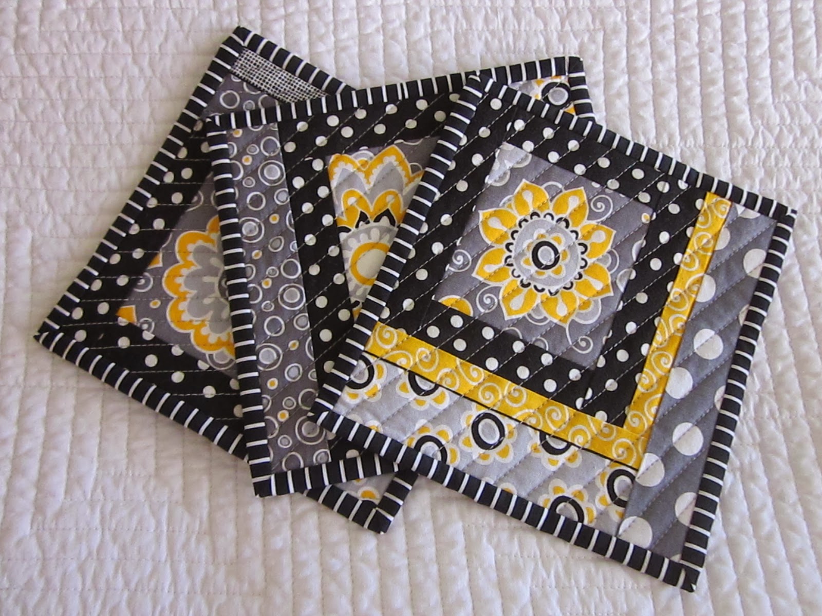 Pin by Cyrella Bartlett on Quilts-Potholders & Hotpads | Mug rug