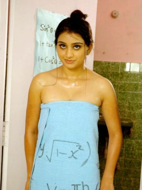 swathi priya in towel actress pics