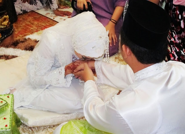 Akhlaq Keseharian Suami Isteri Dalam Islam