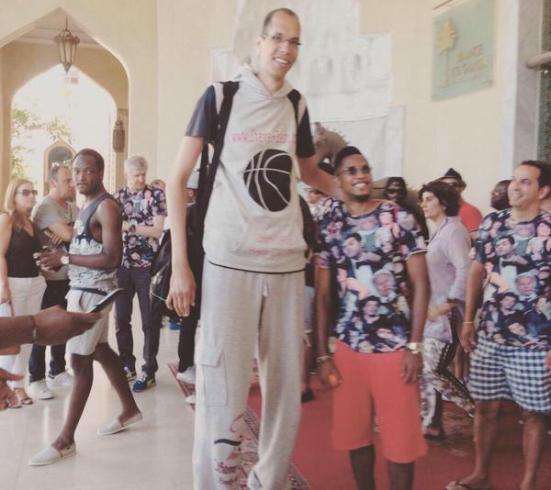 Samuel Eto'o Meets World's Tallest Man In Marrakech Samuel Eto'o Meets World's Tallest Man In Marrakech