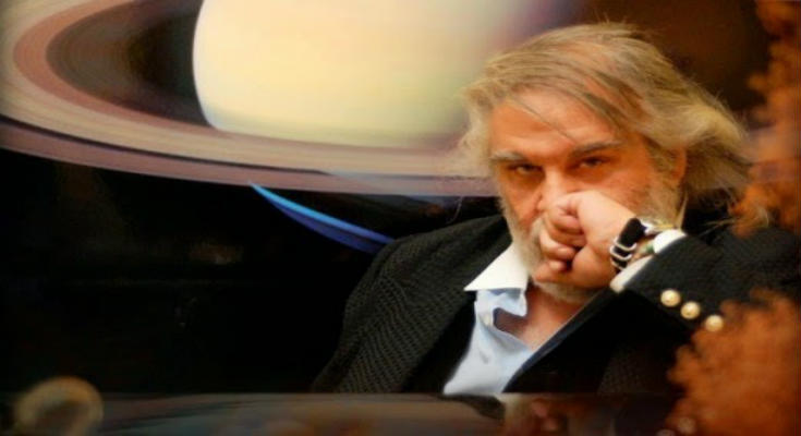 Η NASA επέλεξε τον Βαγγέλη Παπαθανασίου και οι νότες του φθάνουν μέχρι τον πλανήτη Δία παρακαλάνε αλλα δεν! Η NASA επέλεξε τον Βαγγέλη Παπαθανασίου και οι νότες του φθάνουν μέχρι τον πλανήτη Δία παρακαλάνε αλλα δεν!