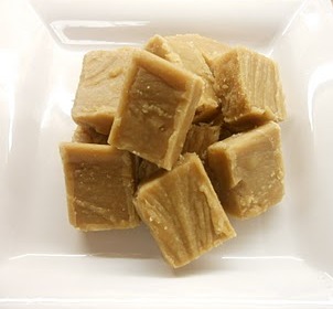 http://4.bp.blogspot.com/-hOSxEdOHTiU/Tu4_aFtASlI/AAAAAAAAAzw/_bwlEyJ6zX0/s1600/maple+fudge.JPG