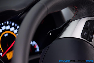 Toyota Corolla 2013 - paddle shifts Toyota Corolla 2013 - seletor de marchas no volante