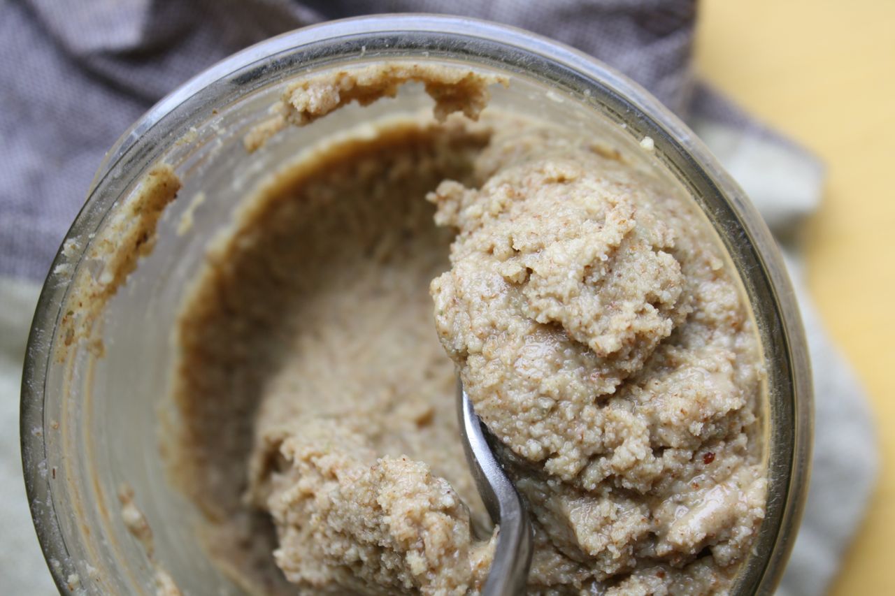 Run Hard Eat Clean DIY MondaysMake Your Own Almond Butter!
