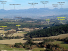 La plana de Vespella amb el Cabrerès al fons La plana de Vespella amb el Cabrerès al fons