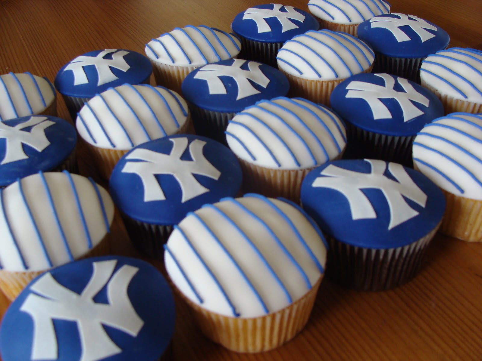 Sweet Treats by Bonnie: Yankees Cupcakes