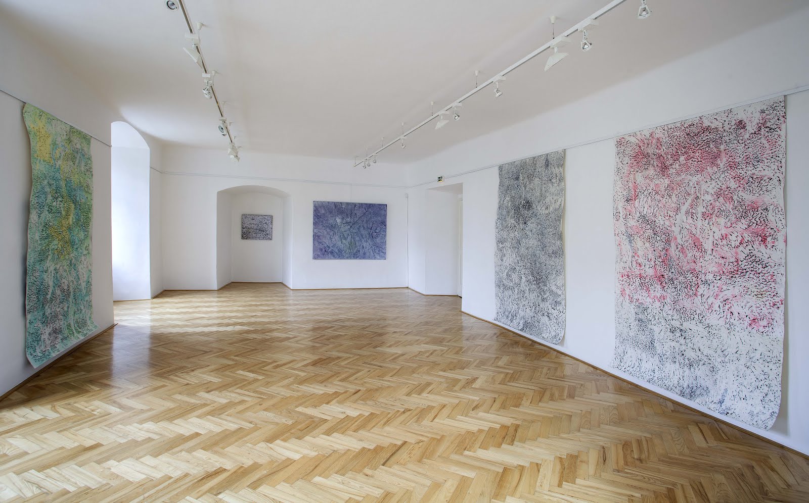 pohled do instalace výstavy : Přikrytá mlhou", Galerie Františka Drtikola, Příbram