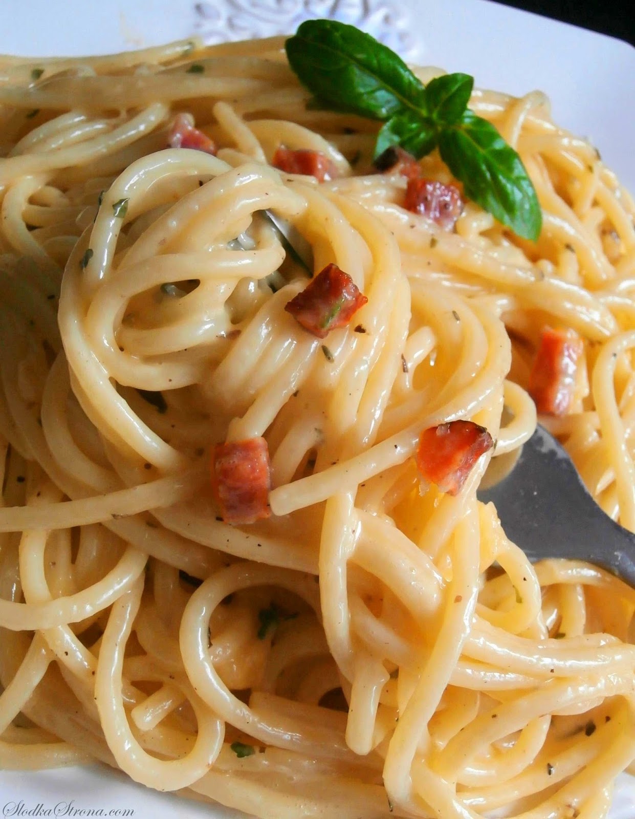 Słodka Strona Spaghetti Carbonara z Szynką (Makaron z Szynką)