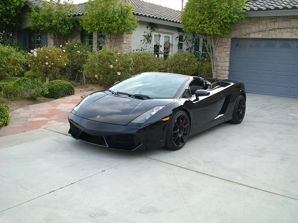 Black Lamborghini Spyder