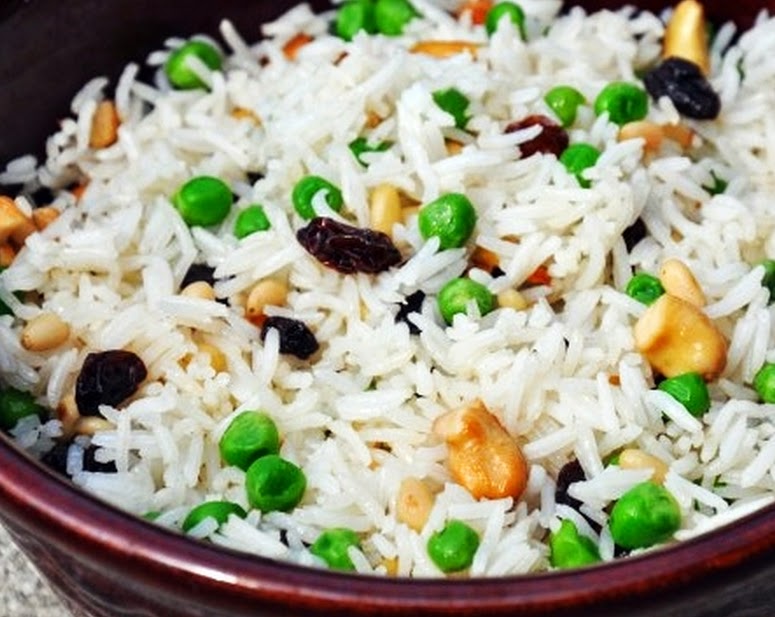 Arroz Basmati com Passas, Castanhas e Ervilhas Arroz Basmati com Passas, Castanhas e Ervilhas (vegana)
