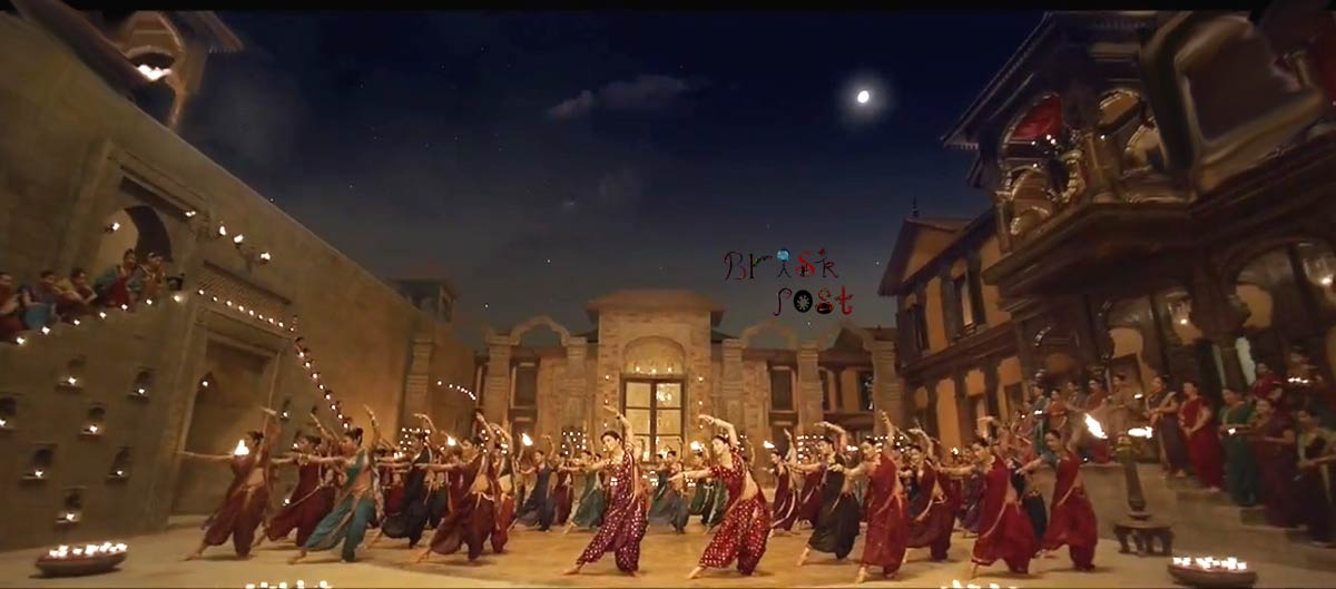 Moon spreading the light on Bajirao Mastani's Pinga song set Deepika Priyanka dance as Mastani Kashibai in Pinga song in moon light