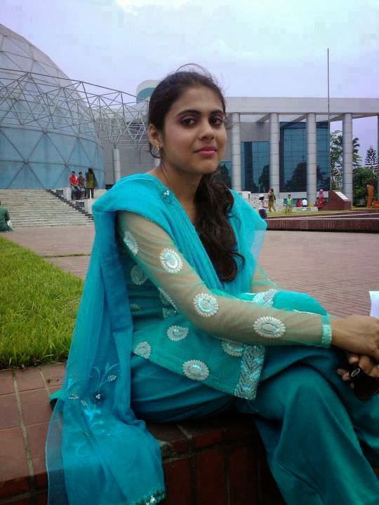 Sexy Hot Girls Photos in Pakistan | Hot Desi Girls Pictures & Wallpapers