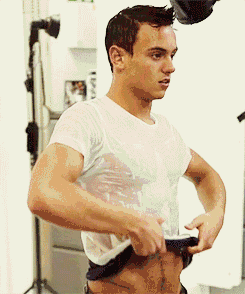 Tom+Daley+Photo+Shoot+GIF+1.gif